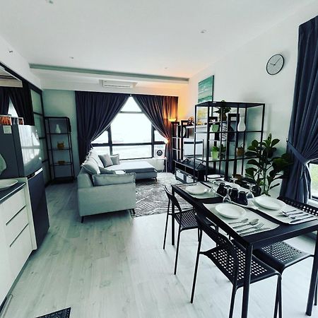 Jesselton Quay Suite By Backyard Kota Kinabalu Ngoại thất bức ảnh
